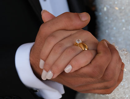 Wedding rings nails