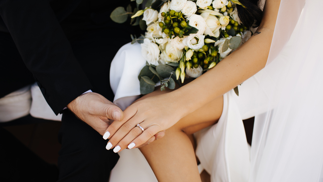Bride wedding nails